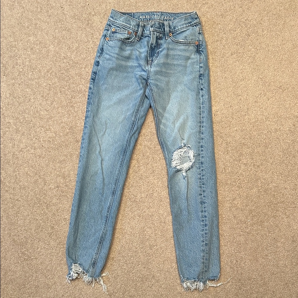 American Eagle Outfitters Light Blue Distressed 90s skinny Jeans